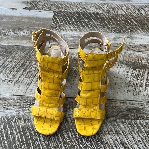 Beautiful Yellow Summer Heels - Picture 2 of 7